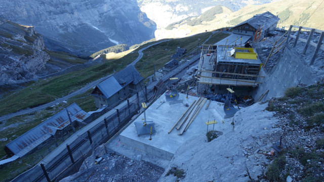 In der Jungfrauregion laufen die Arbeiten an der V-Bahn, hier an der Bergstation Eigergletscher, auf