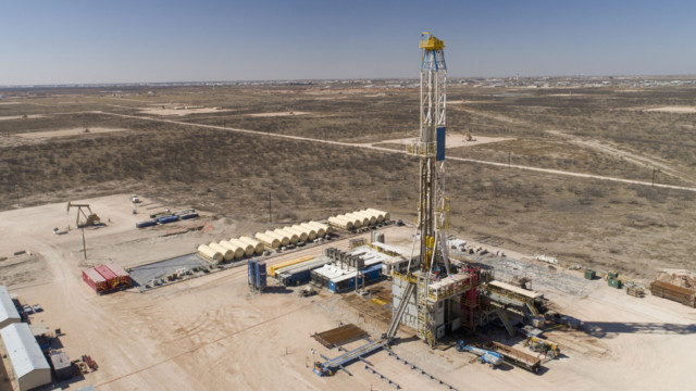Ölbohrung von Chevron im Permian Basin in Midland, Texas.