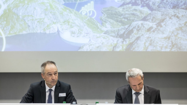 Verwaltungsratspräsident Jens Alder (links) und CFO Thomas Bucher (rechts) an der Bilanzmedienkonfe
